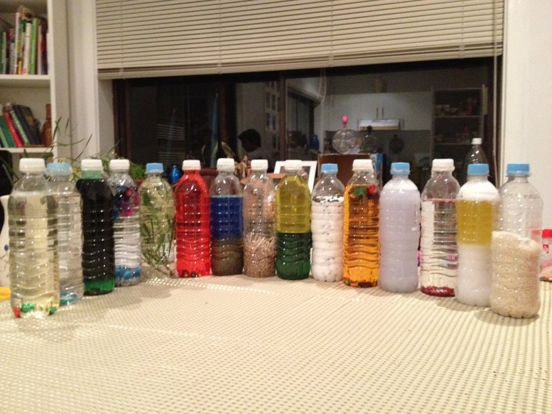 Пластиковые бутылки из под шампуня