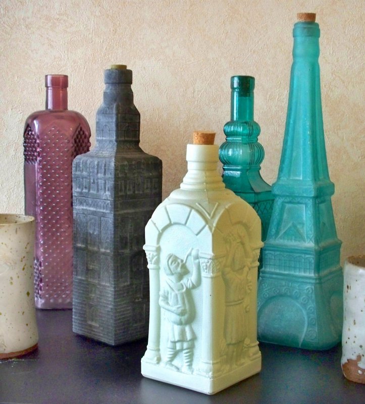 Декоративные бутылки треугольные для интерьера