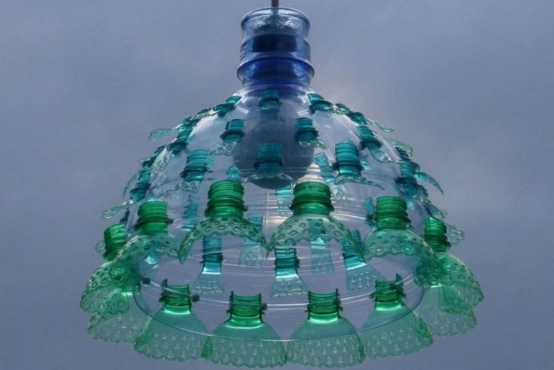 Абажур из пластиковых бутылок
