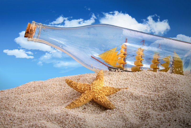 Море и пляж в бутылке