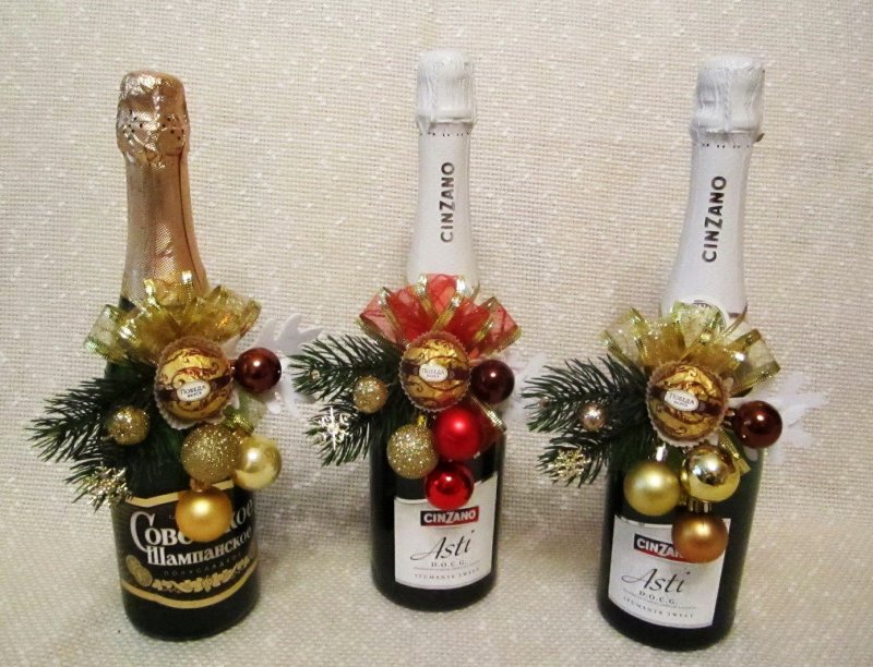Новогодний декор шампанского
