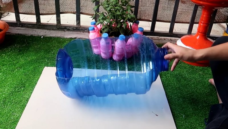 Ворона из пластиковых бутылок для сада и огорода