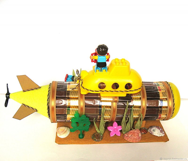 Подводная лодка из конфет