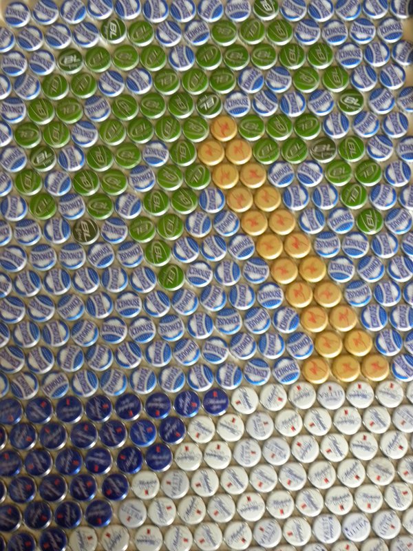 Мозаика из бутылочных крышек