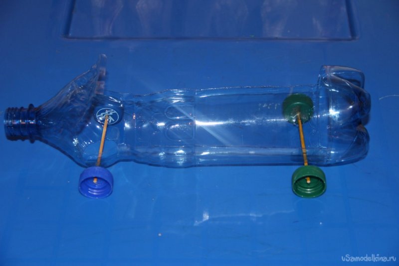 Машинка из пластмассовой бутылки