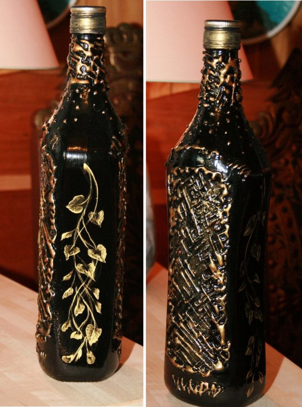 Декор клеевым пистолетом на бутылке