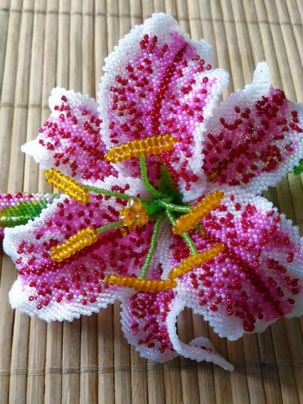 Цветы из бисера