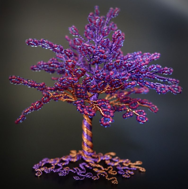 Фиолетовое дерево из бисера