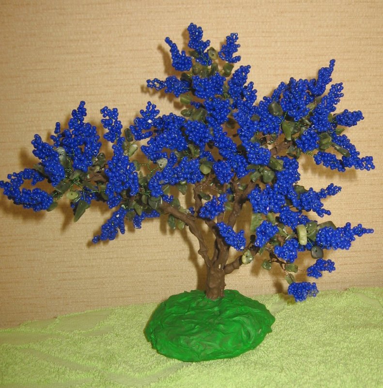 Деревья из голубого бисера
