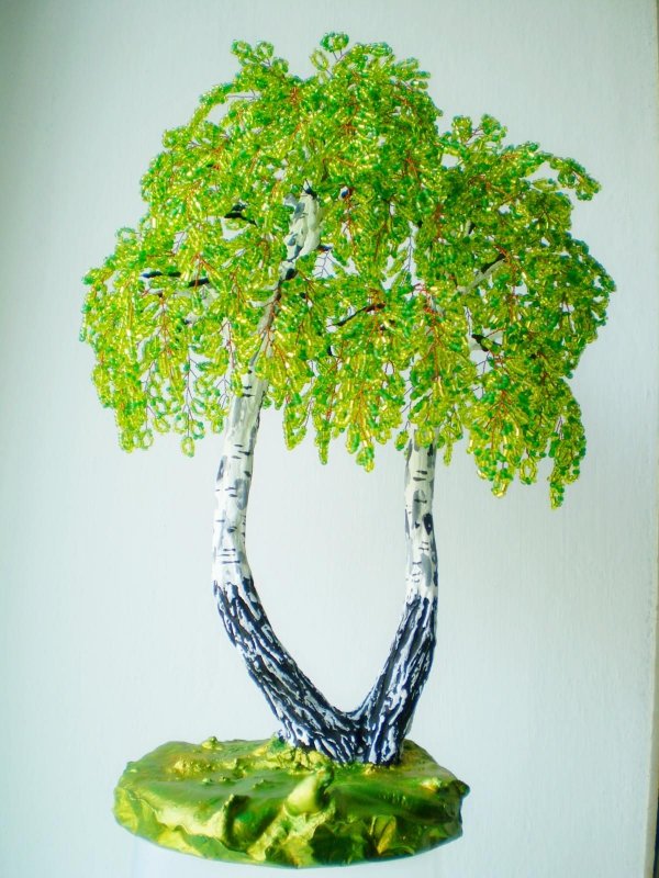 Зеленое дерево из бисера