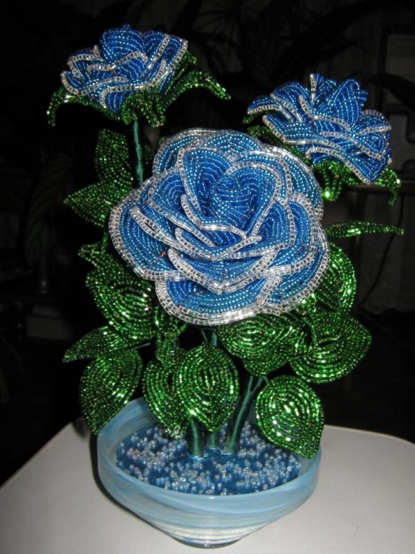Синие цветы из бисера