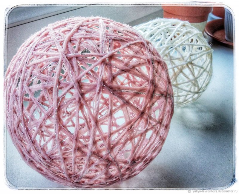 Плетеные елочные шары из ниток