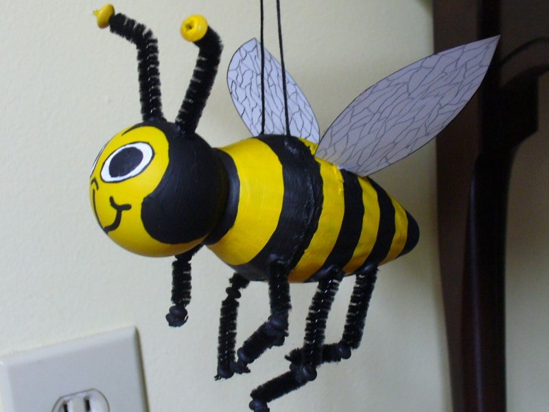 Объемная пчела