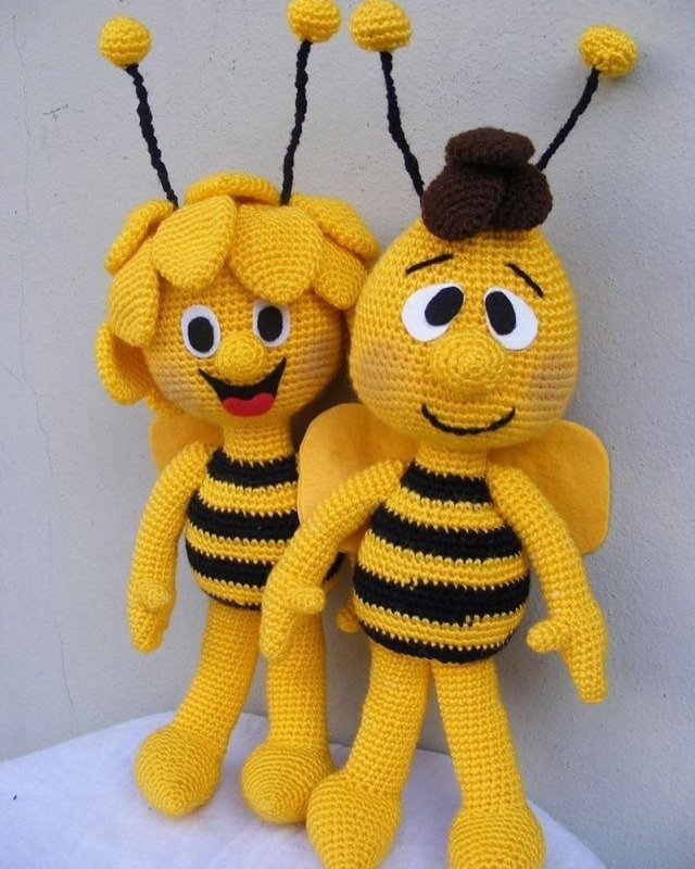Пчелки из шишек