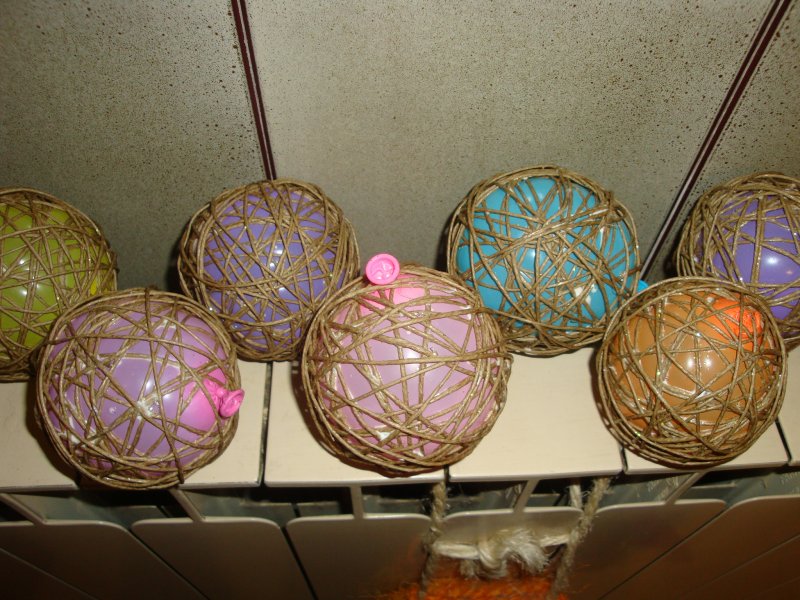 Декоративные шары из ниток