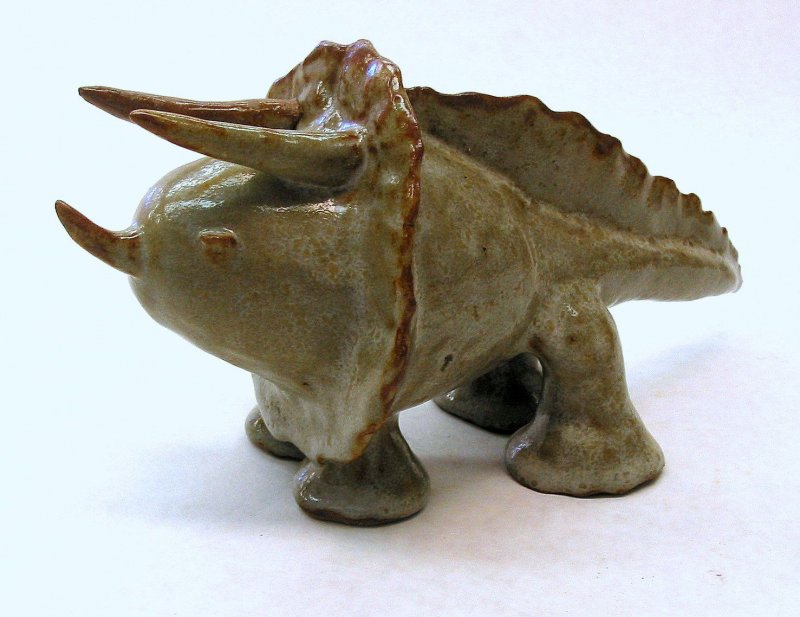 Динозаврик из глины