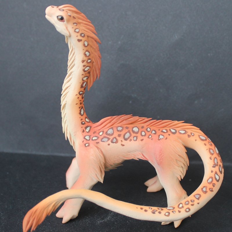 Динозаврик из глины с длинной шеей
