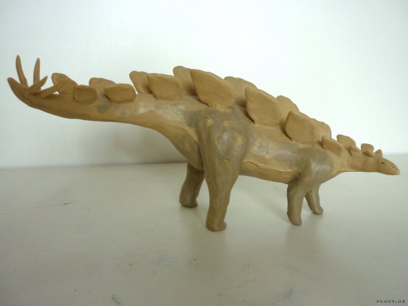 Sculpting Stegosaurus лепка