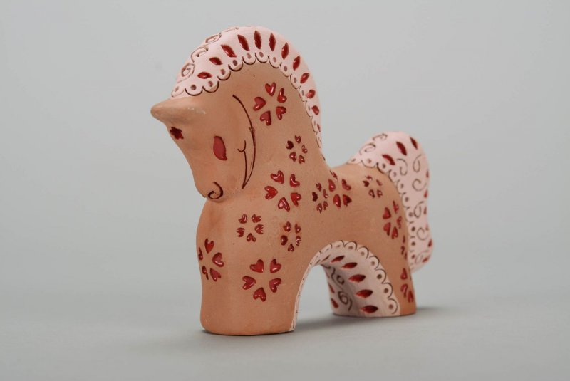 Глиняная игрушка лошадка