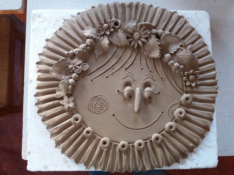 Круглая керамическая тарелка