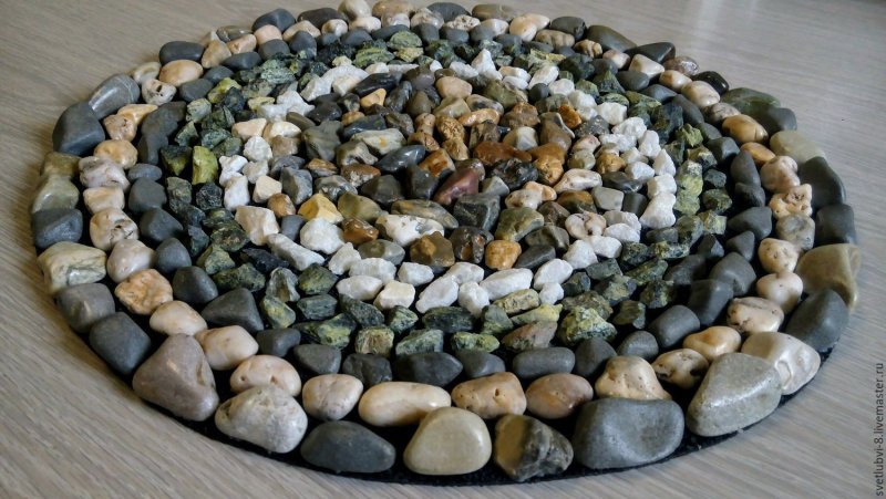 Морские камушки в саду