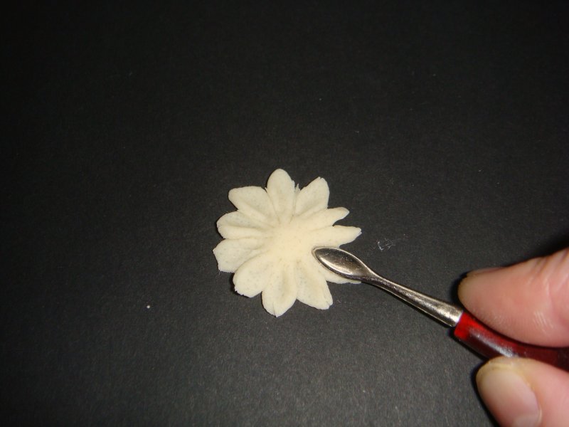 Лепка цветов из теста
