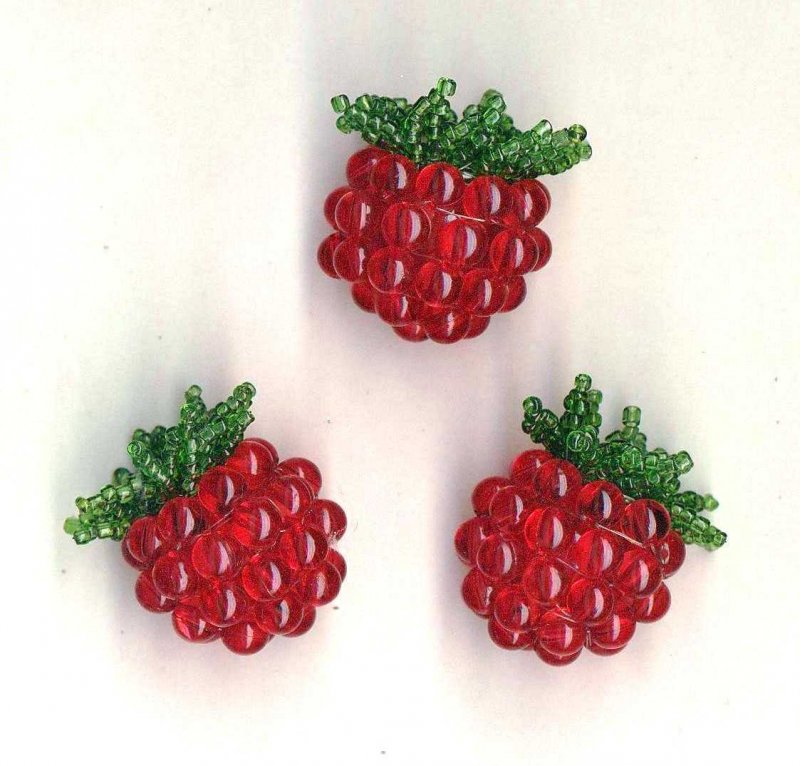 Фигурки ягоды из бисера