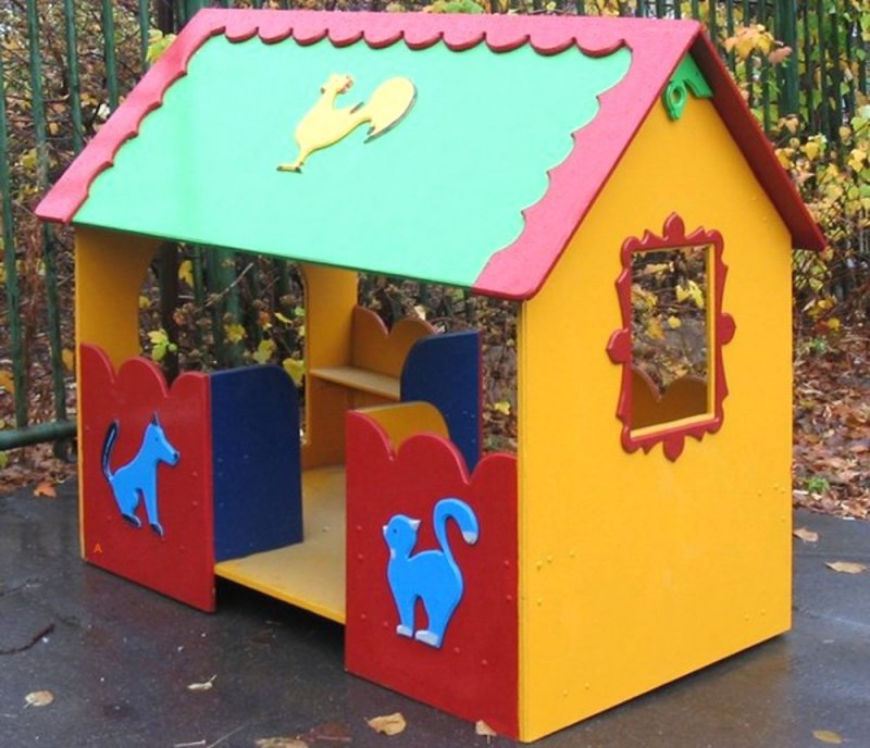 Детский домик в саду