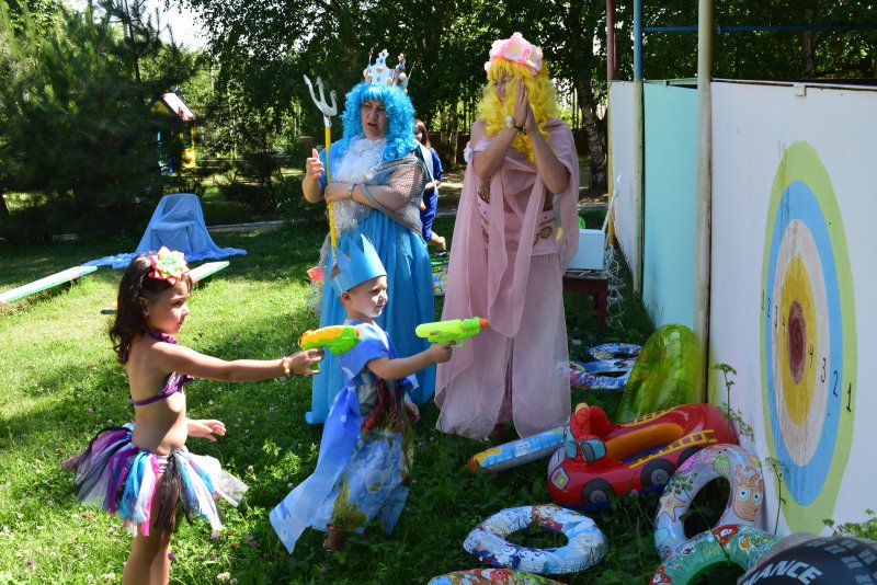Праздник день Нептуна в детском саду на улице