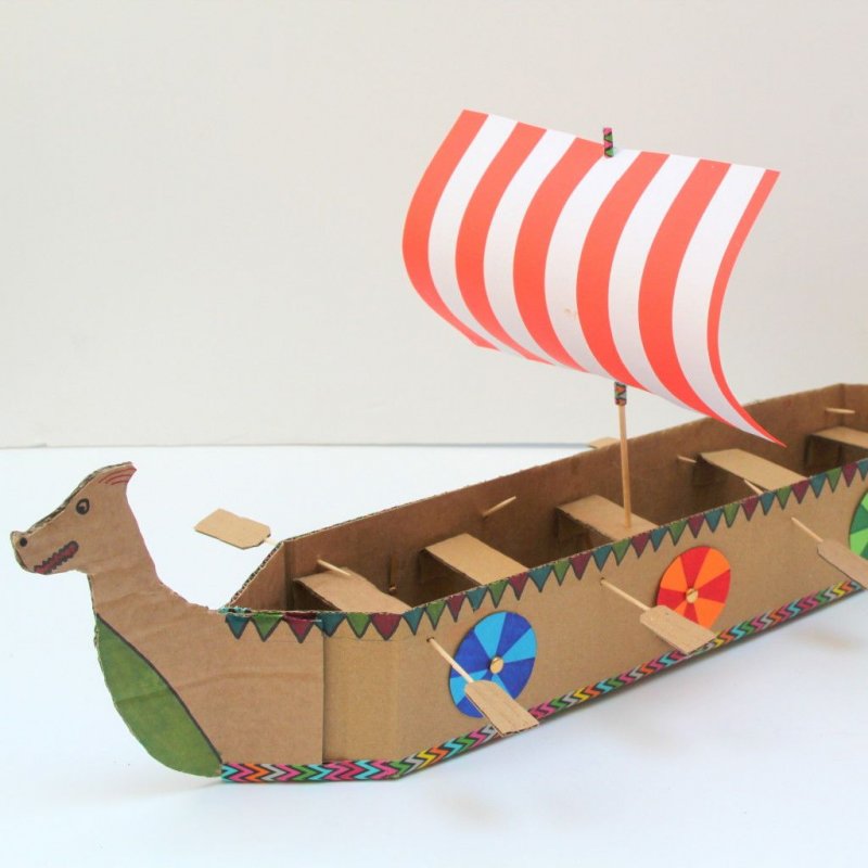 Картонный кораблик дракар викингов