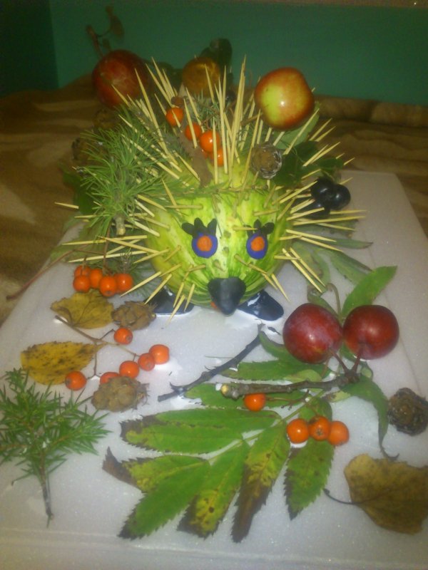 Поделка Ежик из овощей и фруктов