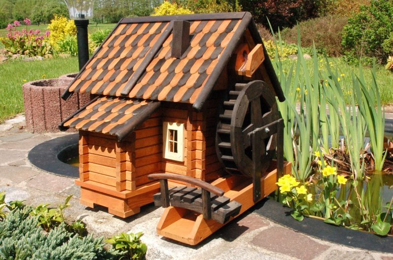 Декоративные деревянные домики для сада