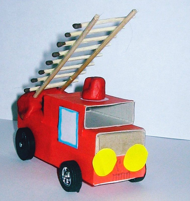 Поделка из спичечных Коробков пожарная машина