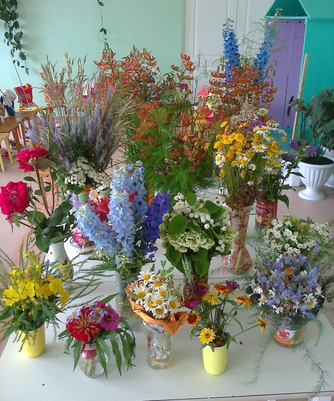 Экспозиции из цветов на конкурс в детский сад