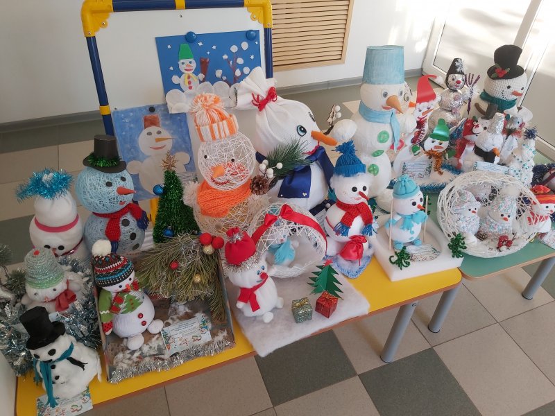 Выставка снеговиков в детском саду