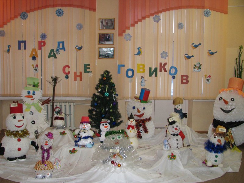 Выставка поделок Снеговики