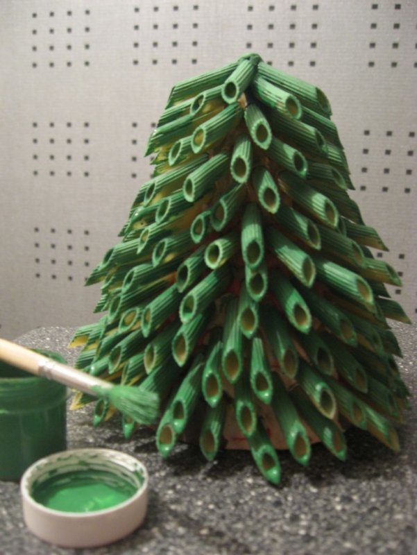 Объемная елка из подручных материалов
