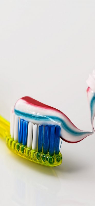 Разноцветная зубная паста