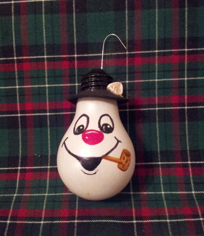 Подделка снеговика для детского сада из лампочки