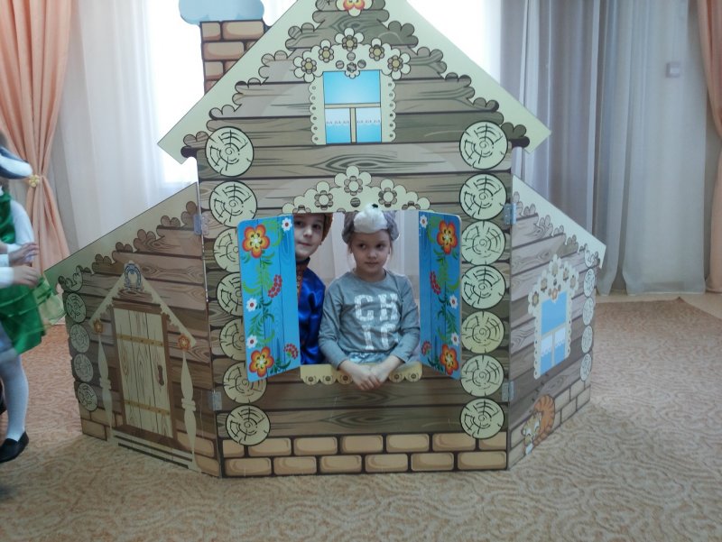 Декорация домик для детского сада