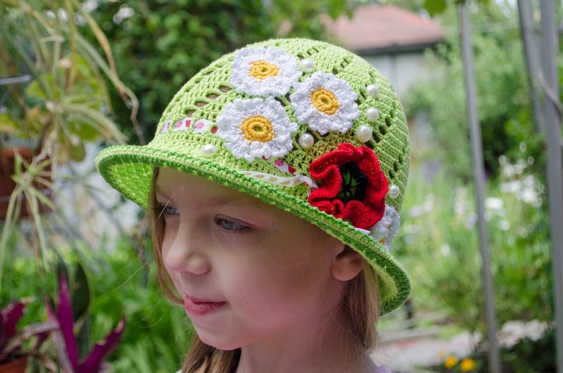 Вязаная летняя шляпка для девочки
