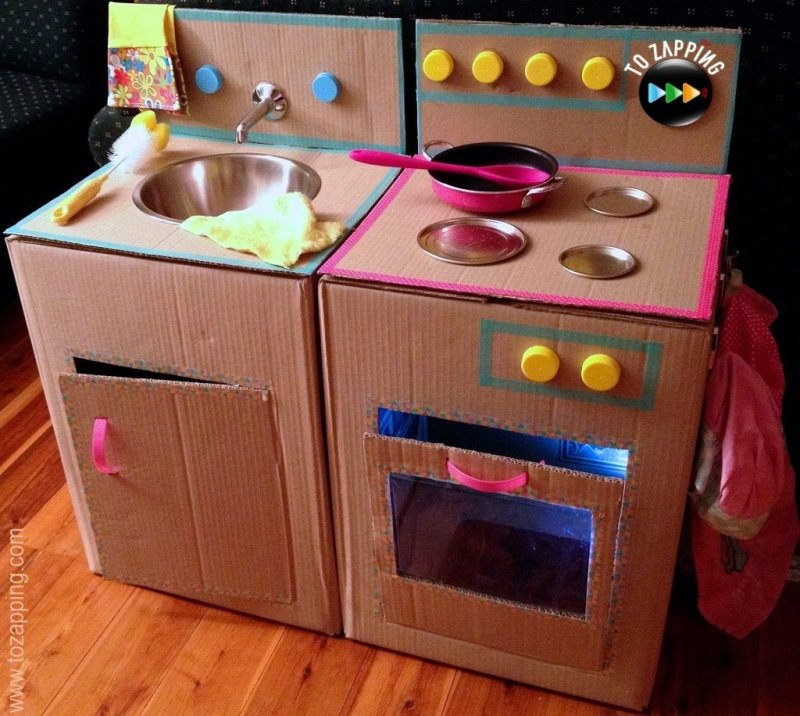 Детская кухня из коробок
