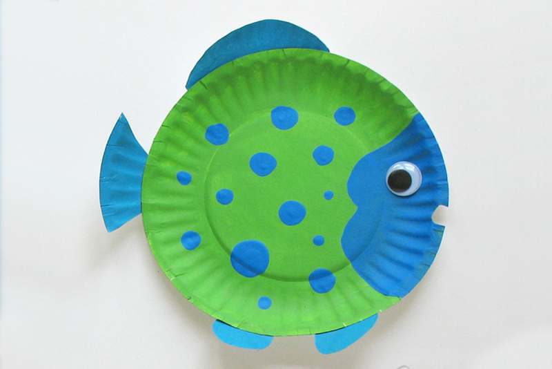 Рыба из бумажной тарелки
