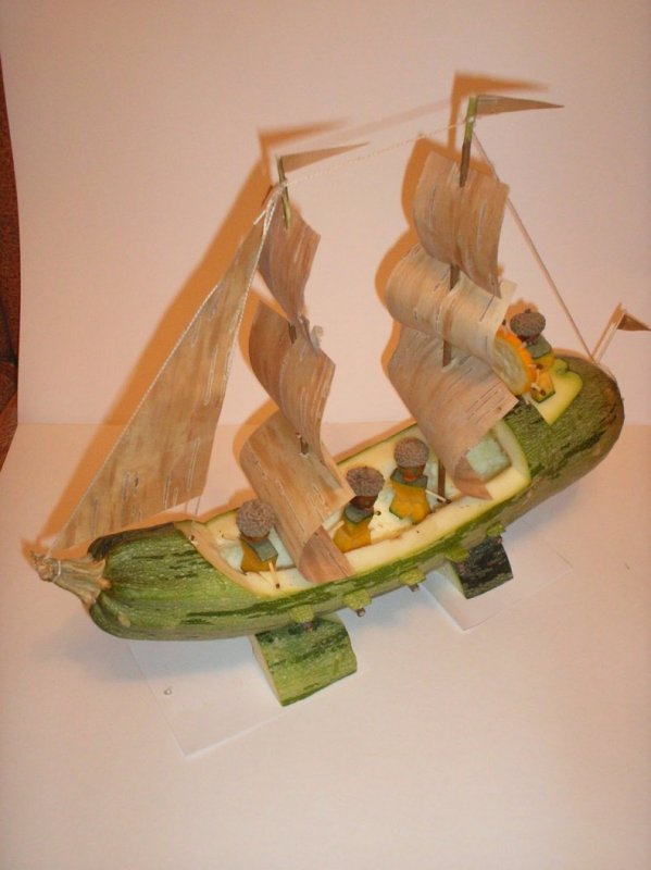 Кораблик из овощей