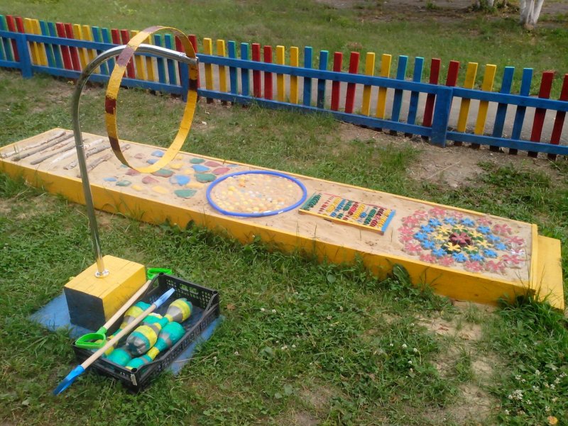 Стол на участке в детском саду