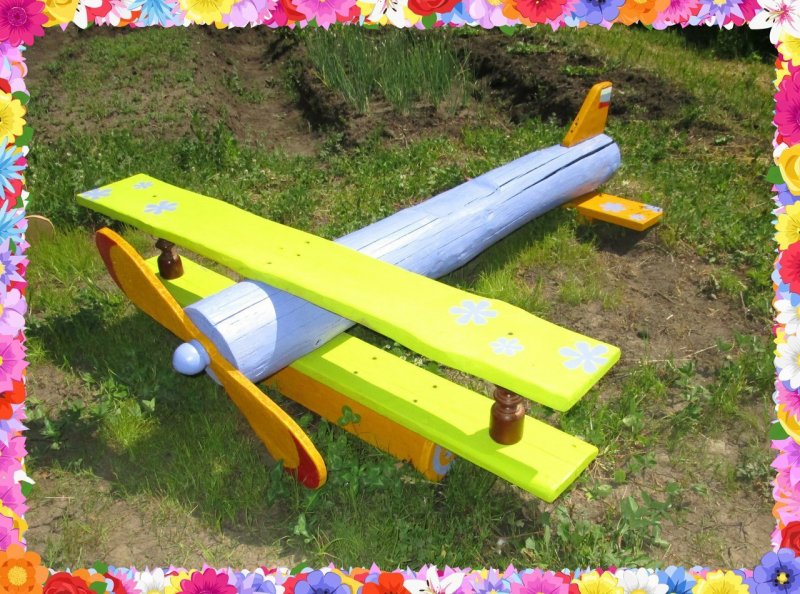 Самолет из дерева для детской площадки