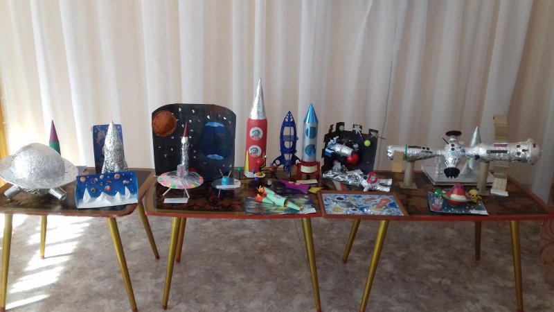 Выставка поделок космос