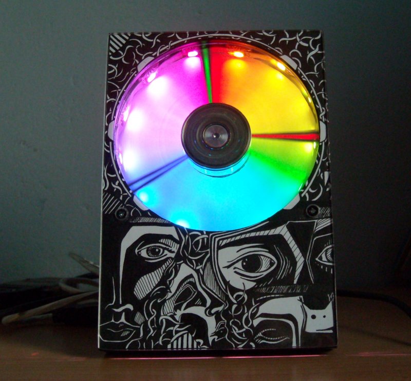 Поделка машина из дисков
