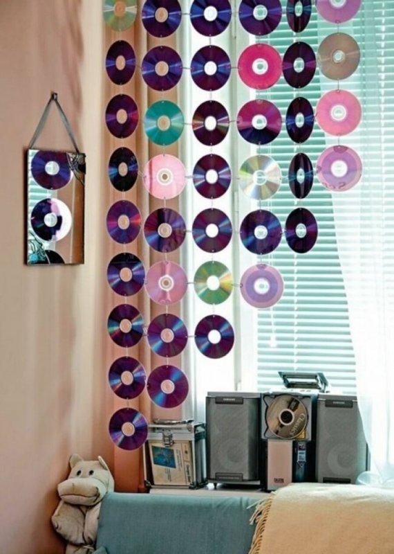 Декор для комнаты из дисков