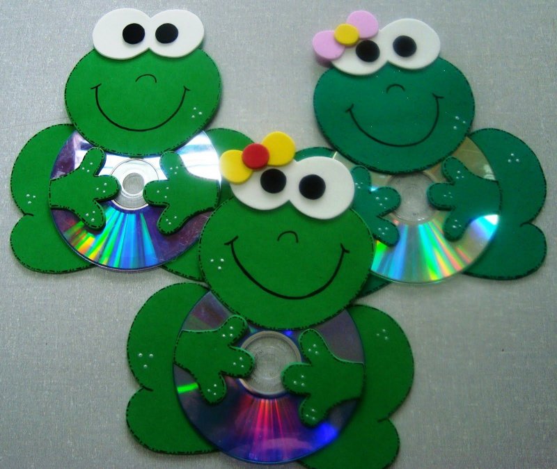 Гусеница из дисков для детского сада
